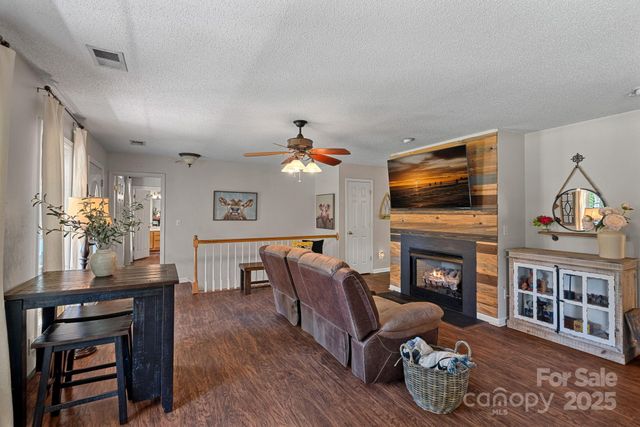 160 Kingfisher Drive, Mooresville, NC 28117