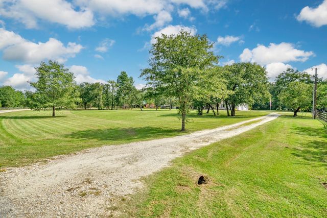 26 Woodland Hills Drive, Huntsville, TX 77320