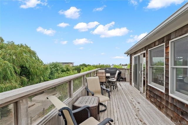33 Schooner, Ocean Beach, NY 11770