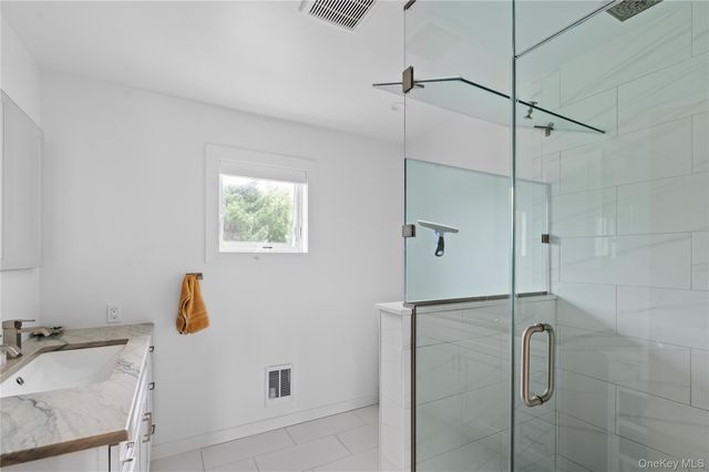 33 Schooner, Ocean Beach, NY 11770