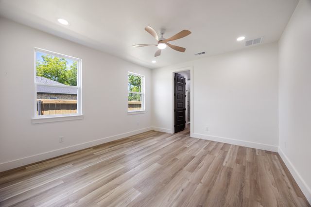 411 Runnells Street, Terrell, TX 75160