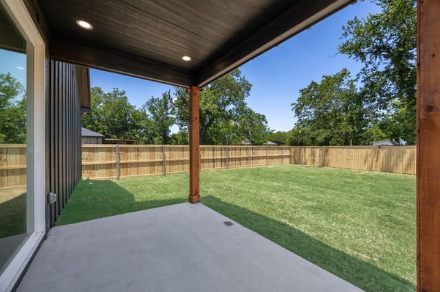 411 Runnells Street, Terrell, TX 75160