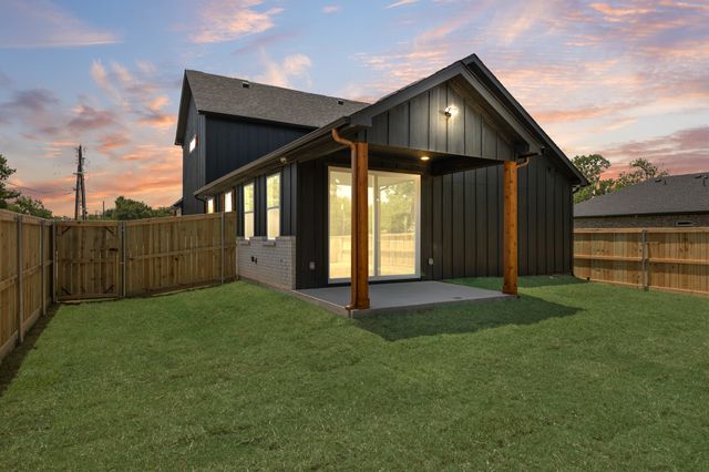 411 Runnells Street, Terrell, TX 75160