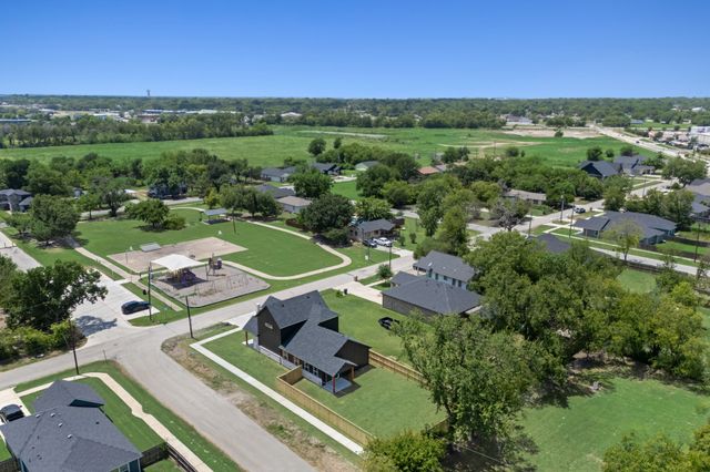411 Runnells Street, Terrell, TX 75160