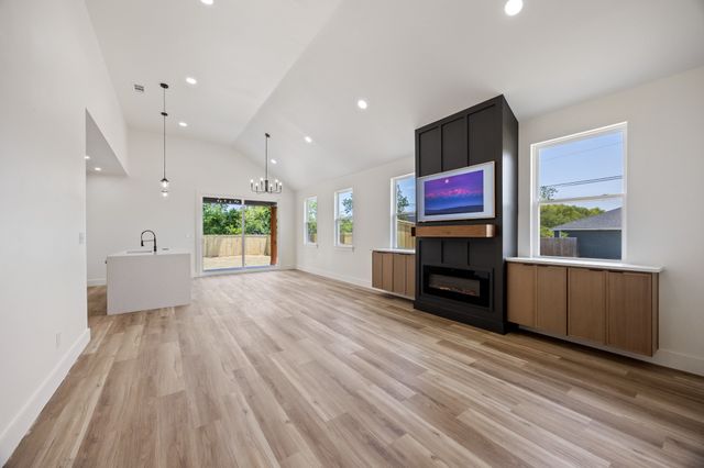 411 Runnells Street, Terrell, TX 75160