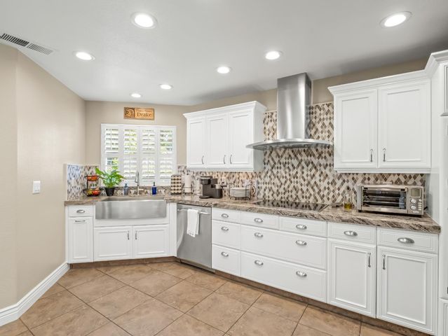 2690 Joshua Avenue, Clovis, CA 93611