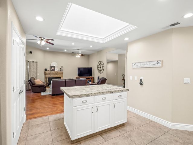 2690 Joshua Avenue, Clovis, CA 93611