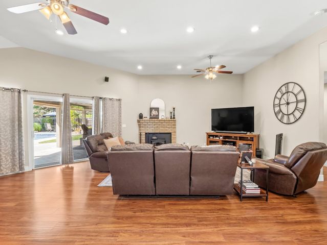 2690 Joshua Avenue, Clovis, CA 93611