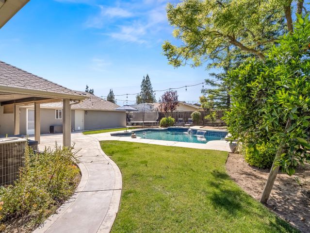 2690 Joshua Avenue, Clovis, CA 93611