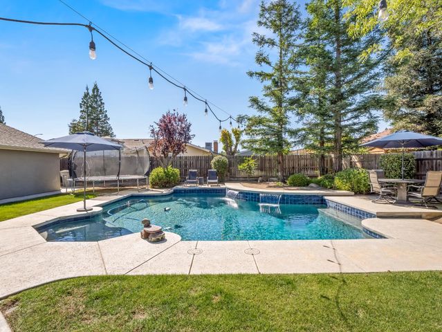 2690 Joshua Avenue, Clovis, CA 93611
