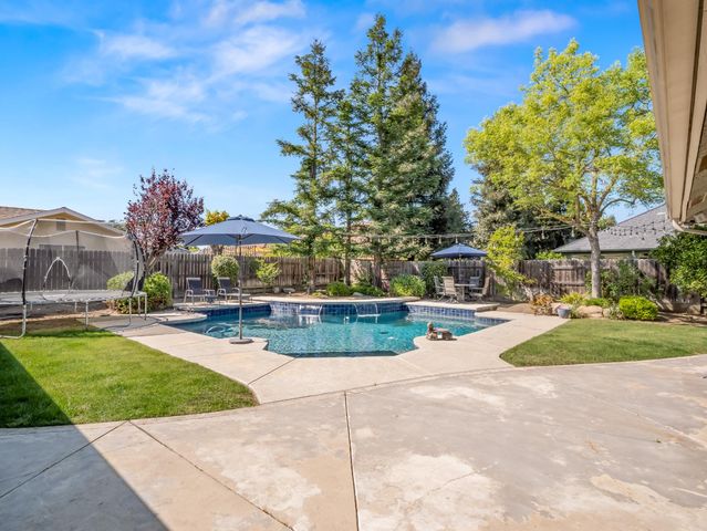 2690 Joshua Avenue, Clovis, CA 93611