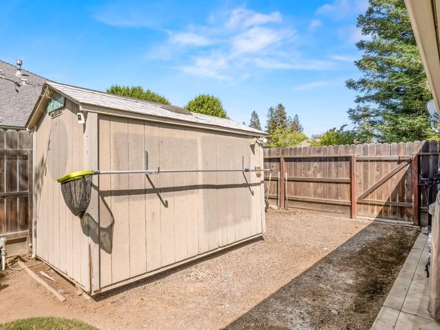 2690 Joshua Avenue, Clovis, CA 93611