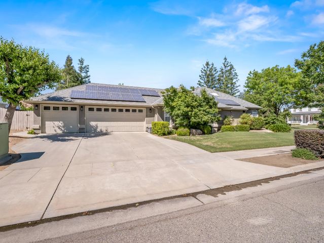 2690 Joshua Avenue, Clovis, CA 93611