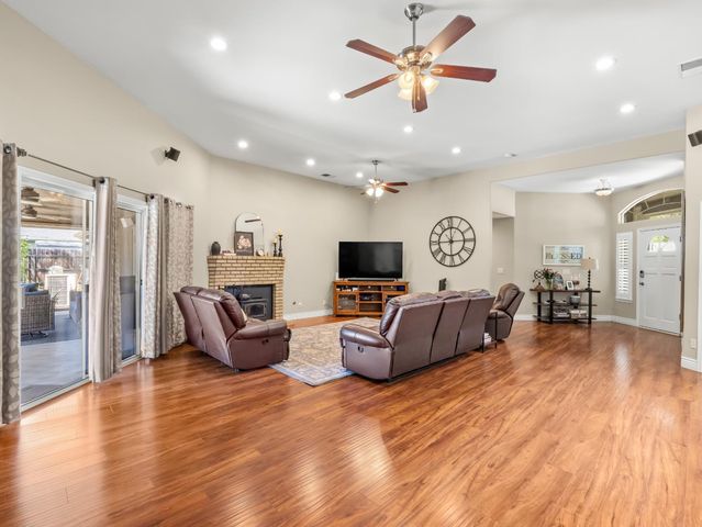 2690 Joshua Avenue, Clovis, CA 93611