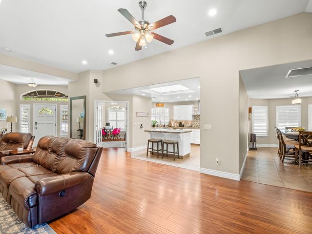 2690 Joshua Avenue, Clovis, CA 93611