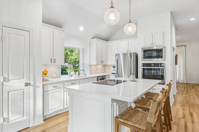 936 MIDLAND CREEK Drive, Southlake, TX 76092