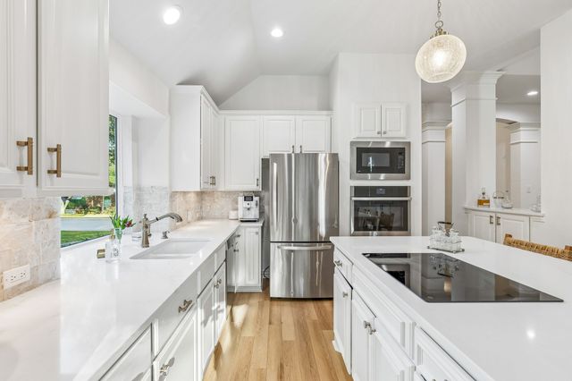 936 MIDLAND CREEK Drive, Southlake, TX 76092