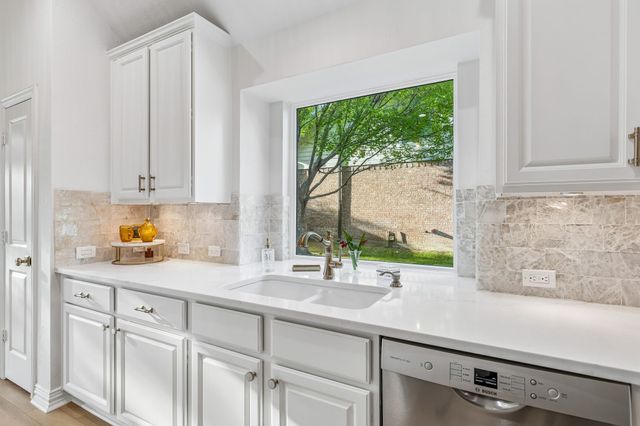 936 MIDLAND CREEK Drive, Southlake, TX 76092