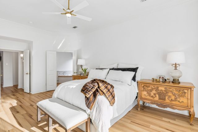 936 MIDLAND CREEK Drive, Southlake, TX 76092