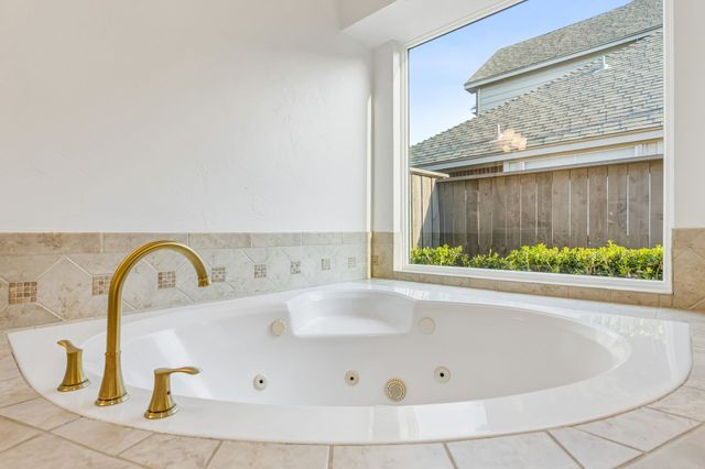 936 MIDLAND CREEK Drive, Southlake, TX 76092