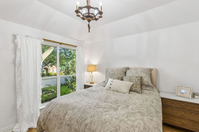 936 MIDLAND CREEK Drive, Southlake, TX 76092