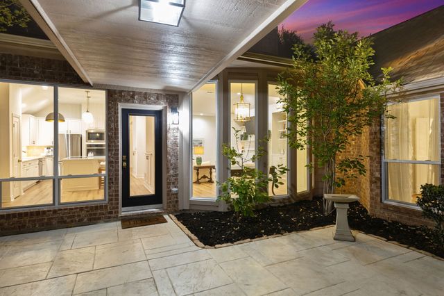 936 MIDLAND CREEK Drive, Southlake, TX 76092