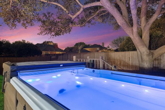 936 MIDLAND CREEK Drive, Southlake, TX 76092