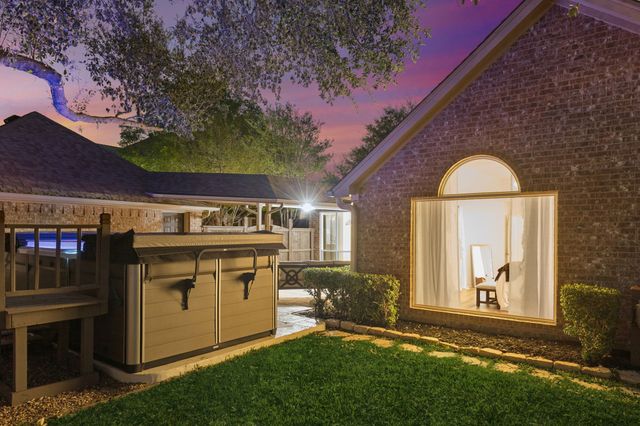 936 MIDLAND CREEK Drive, Southlake, TX 76092