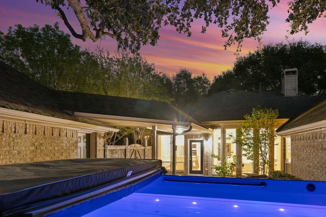 936 MIDLAND CREEK Drive, Southlake, TX 76092