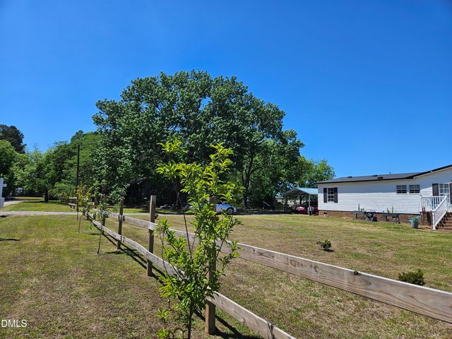 87 E Williams Street, Coats, NC 27521