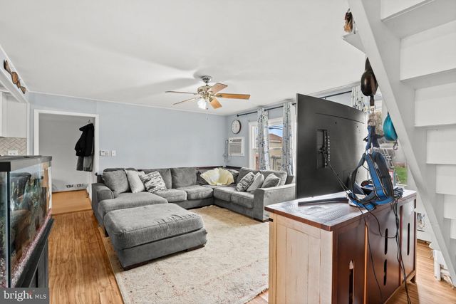 105 INDIAN CREEK DR, Levittown, PA 19057