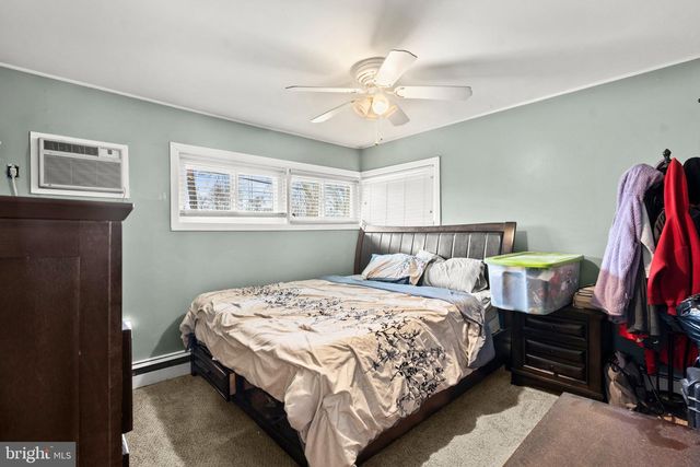 105 INDIAN CREEK DR, Levittown, PA 19057