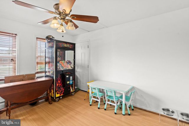 105 INDIAN CREEK DR, Levittown, PA 19057