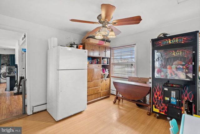 105 INDIAN CREEK DR, Levittown, PA 19057