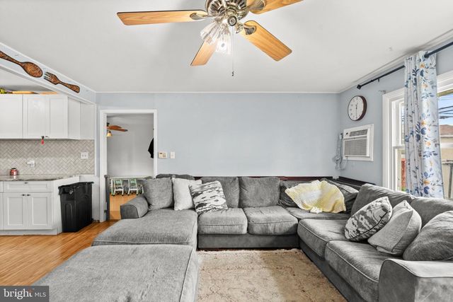 105 INDIAN CREEK DR, Levittown, PA 19057