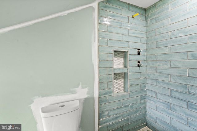 105 INDIAN CREEK DR, Levittown, PA 19057