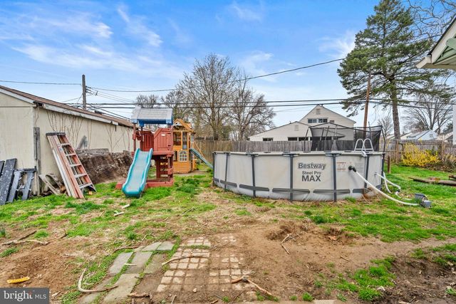 105 INDIAN CREEK DR, Levittown, PA 19057