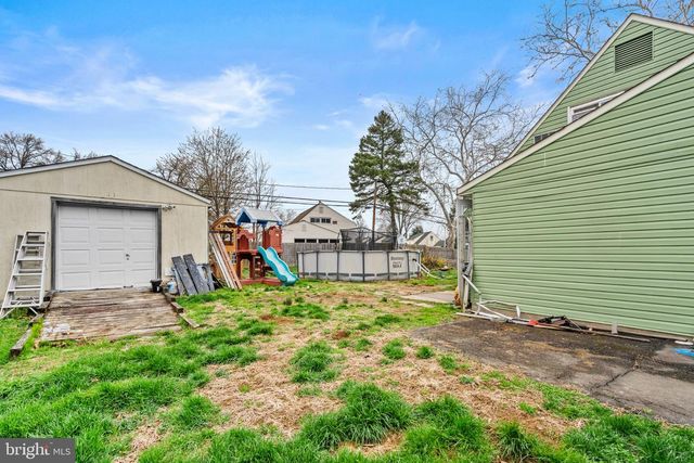 105 INDIAN CREEK DR, Levittown, PA 19057