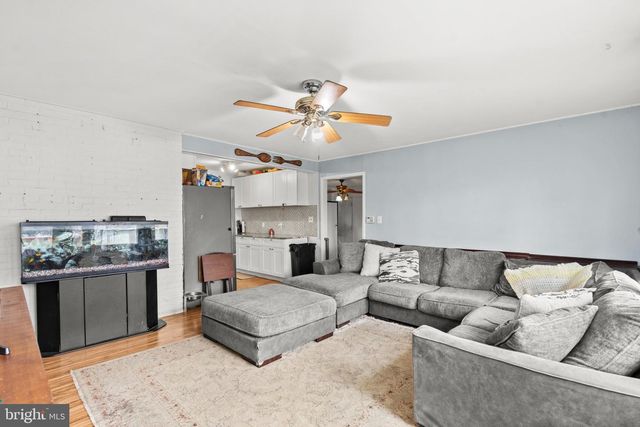 105 INDIAN CREEK DR, Levittown, PA 19057