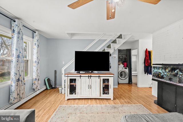 105 INDIAN CREEK DR, Levittown, PA 19057