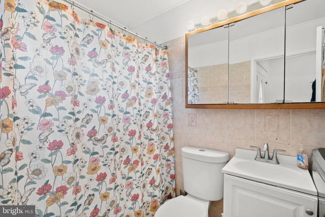 105 INDIAN CREEK DR, Levittown, PA 19057