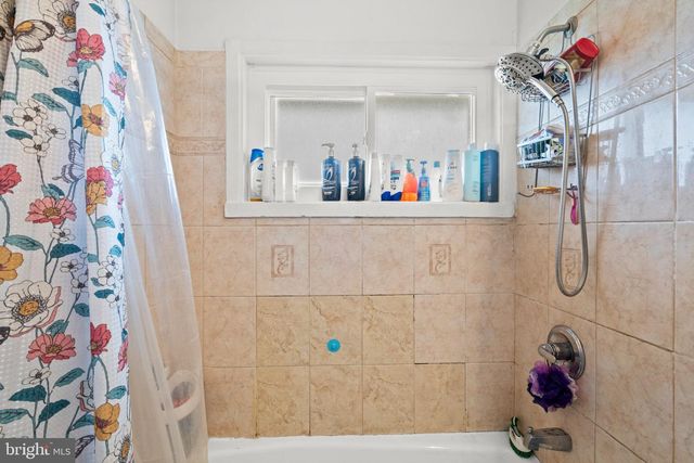 105 INDIAN CREEK DR, Levittown, PA 19057