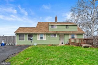 105 INDIAN CREEK DR, Levittown, PA 19057