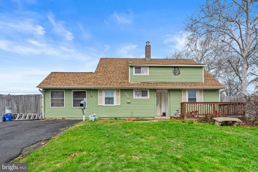 105 INDIAN CREEK DR, Levittown, PA 19057