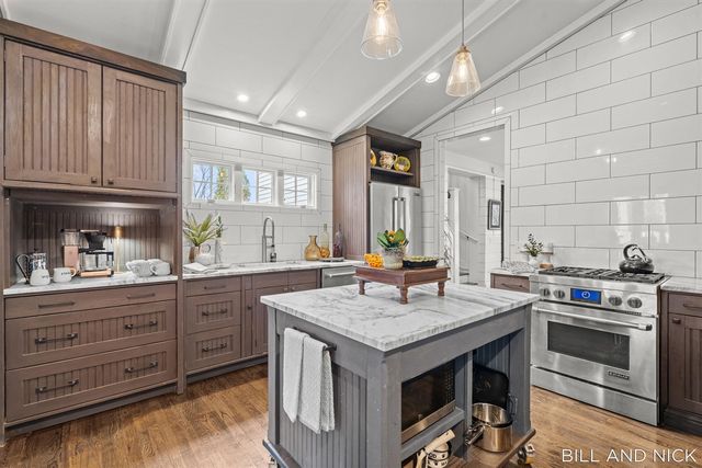 24 Chestnut Street, Douglas, MI 49406