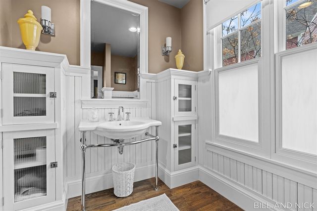 24 Chestnut Street, Douglas, MI 49406