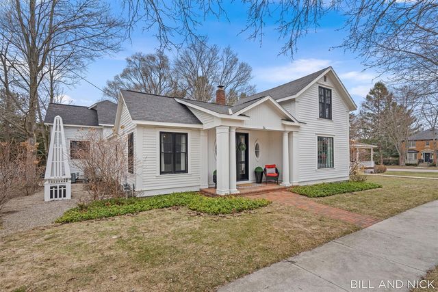 24 Chestnut Street, Douglas, MI 49406