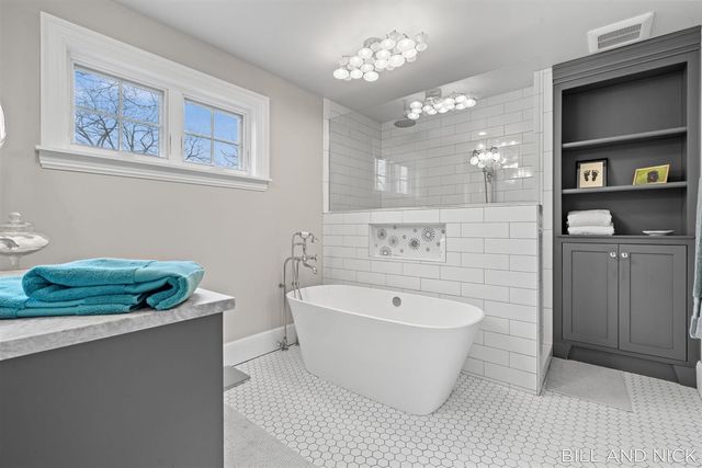 24 Chestnut Street, Douglas, MI 49406