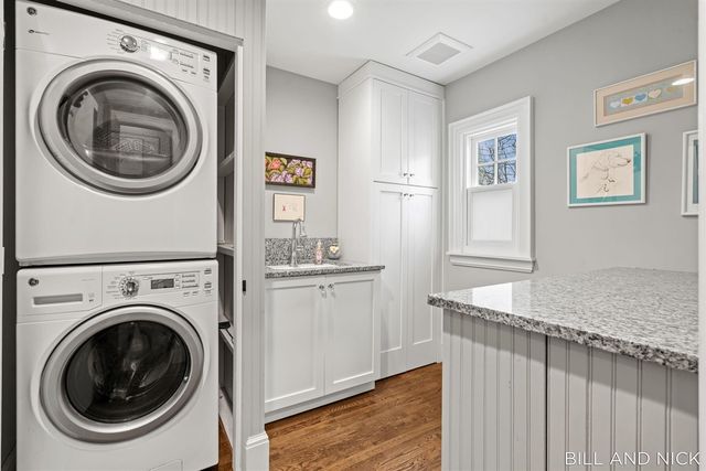 24 Chestnut Street, Douglas, MI 49406