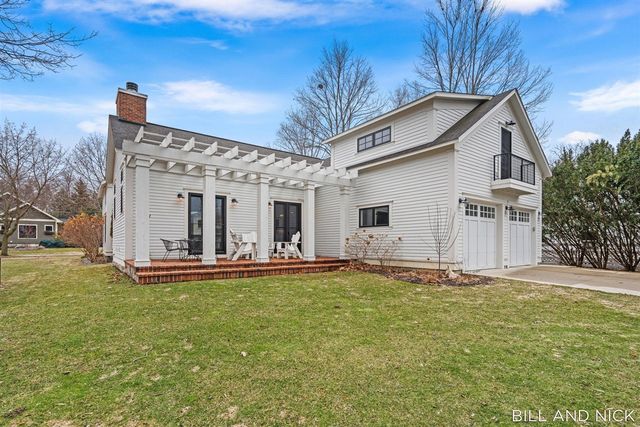 24 Chestnut Street, Douglas, MI 49406